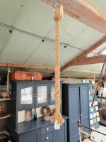 Hanglamp gemaakt van dik touw
