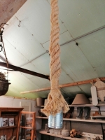 Hanglamp gemaakt van dik touw