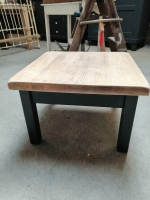 Oude houten bijzettafel / salontafel