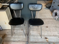 Vintage stoelen met zwart skaileer