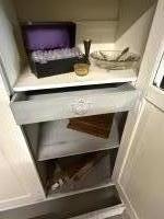 Vintage vitrinekast brocante