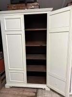 Brocante linnenkast met deuren