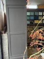 Antieke brocante kast met deuren en lades