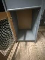 Vintage kastje met gaasdeur