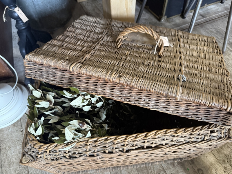 Vintage rieten mand met deksel