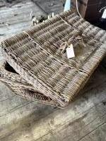 Vintage rieten mand met deksel